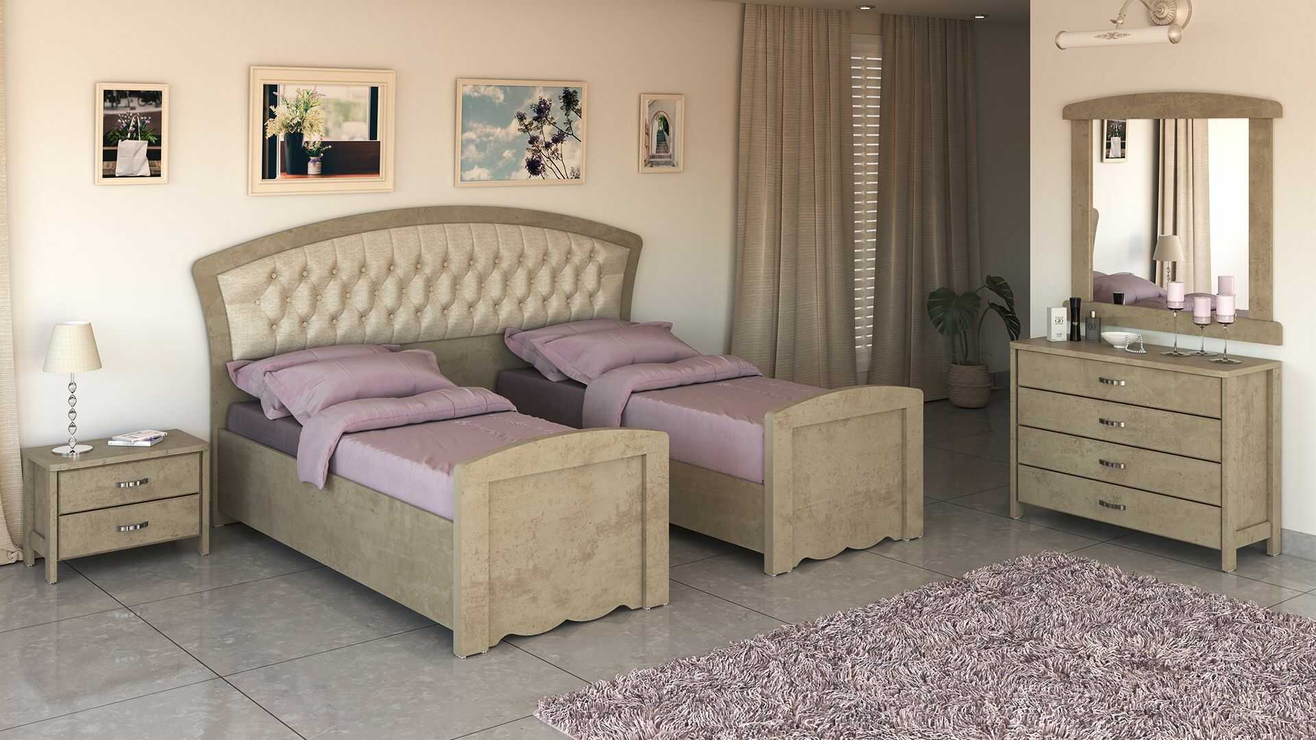 מיטת עץ זוגית בגוון בהיר, עם ראש מיטה אחיד המשלב ריפוד יוקרתי ועדין בעיצוב קפיטונאז׳ מוקפד.