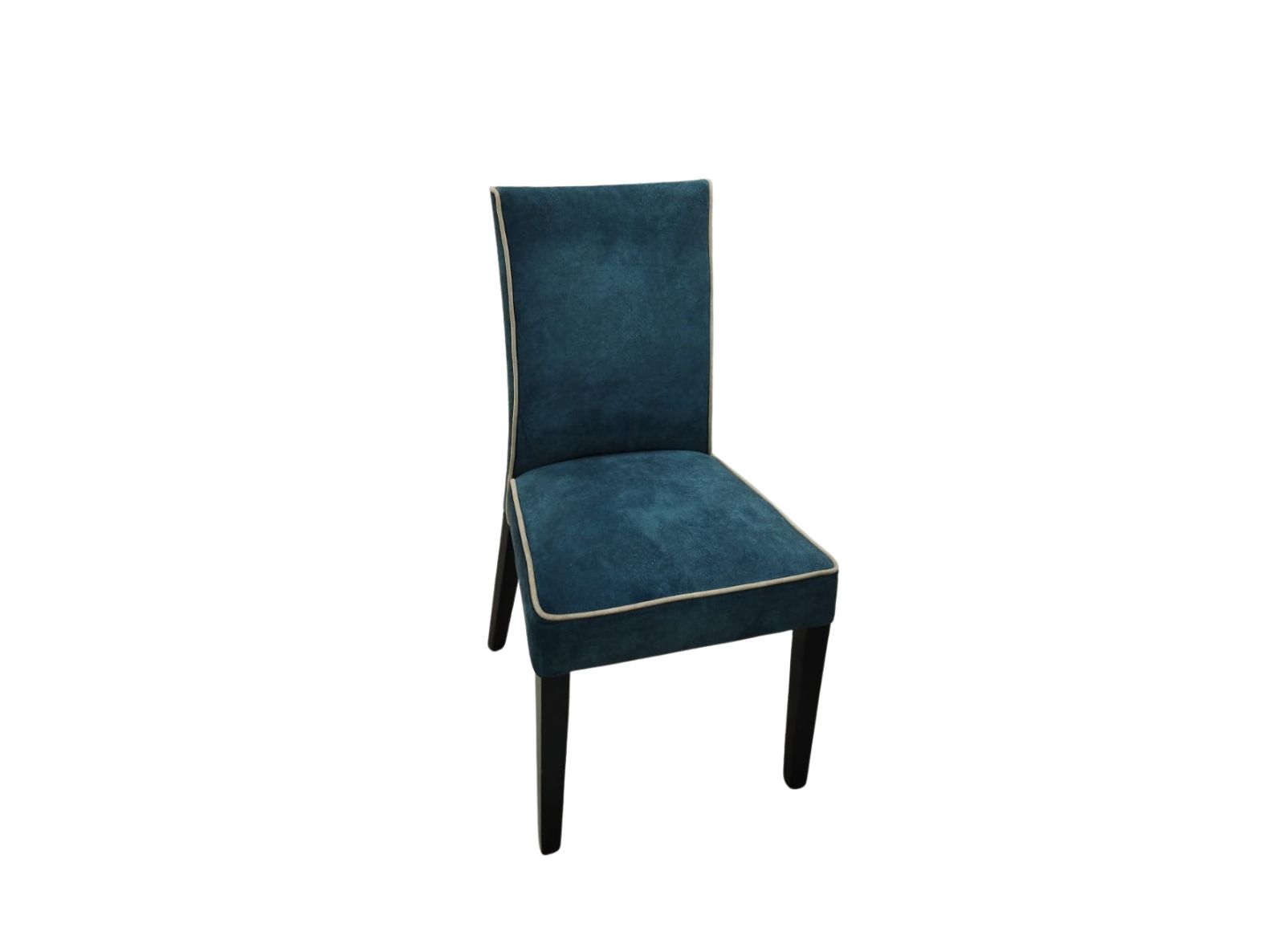 כיסא מרופד עם גב ישר, ריפוד כחול־ירקרק, קנט בהיר ורגלי עץ כהות.