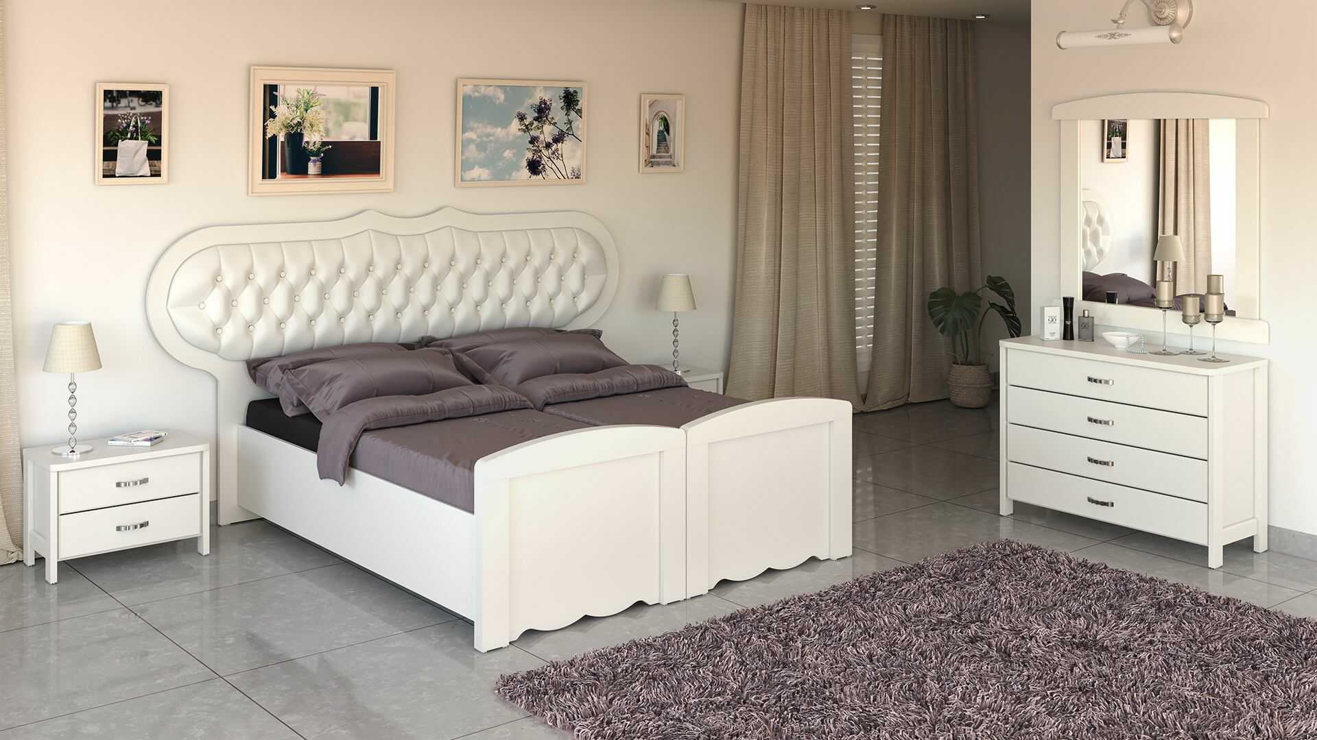 מיטת עץ זוגית בגוון בהיר ונסיכתי, עם ראש מיטה אחיד המשלב ריפוד יוקרתי בעיצוב קפיטונאז׳ מוקפד.