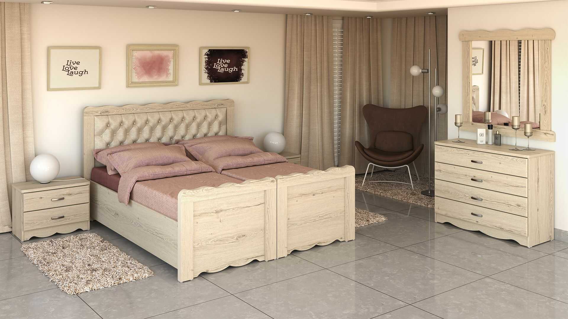 מיטת עץ זוגית בעיצוב גלי בגוון בהיר, עם ראש מיטה אחיד המשלב ריפוד יוקרתי בעיצוב קפיטונאז׳ מוקפד .