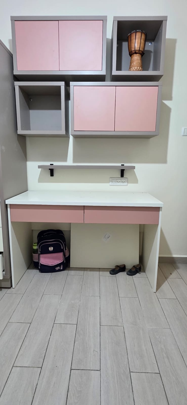מכתביית כתיבה וכוורות אחסון ונוי תלויות בצעי ורוד אפרפר